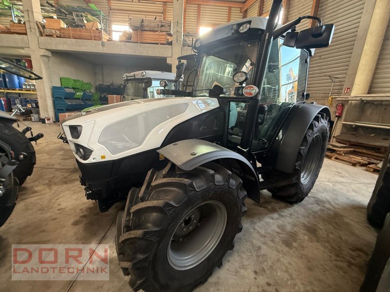 Traktor of the type Lamborghini Spire 95 GS, Neumaschine in Bruckberg