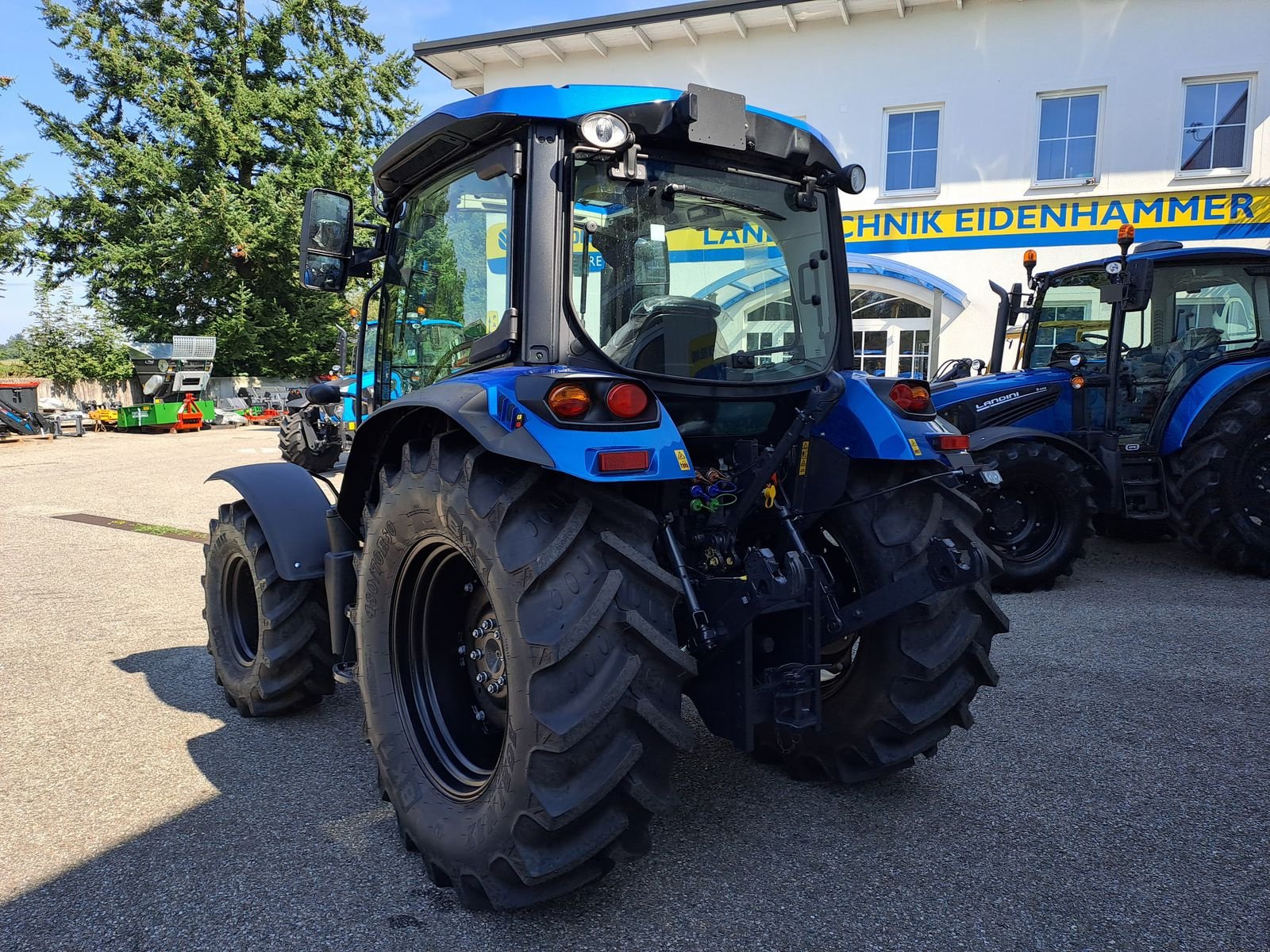 Traktor des Typs Landini 4-080, Neumaschine in Burgkirchen (Bild 9)