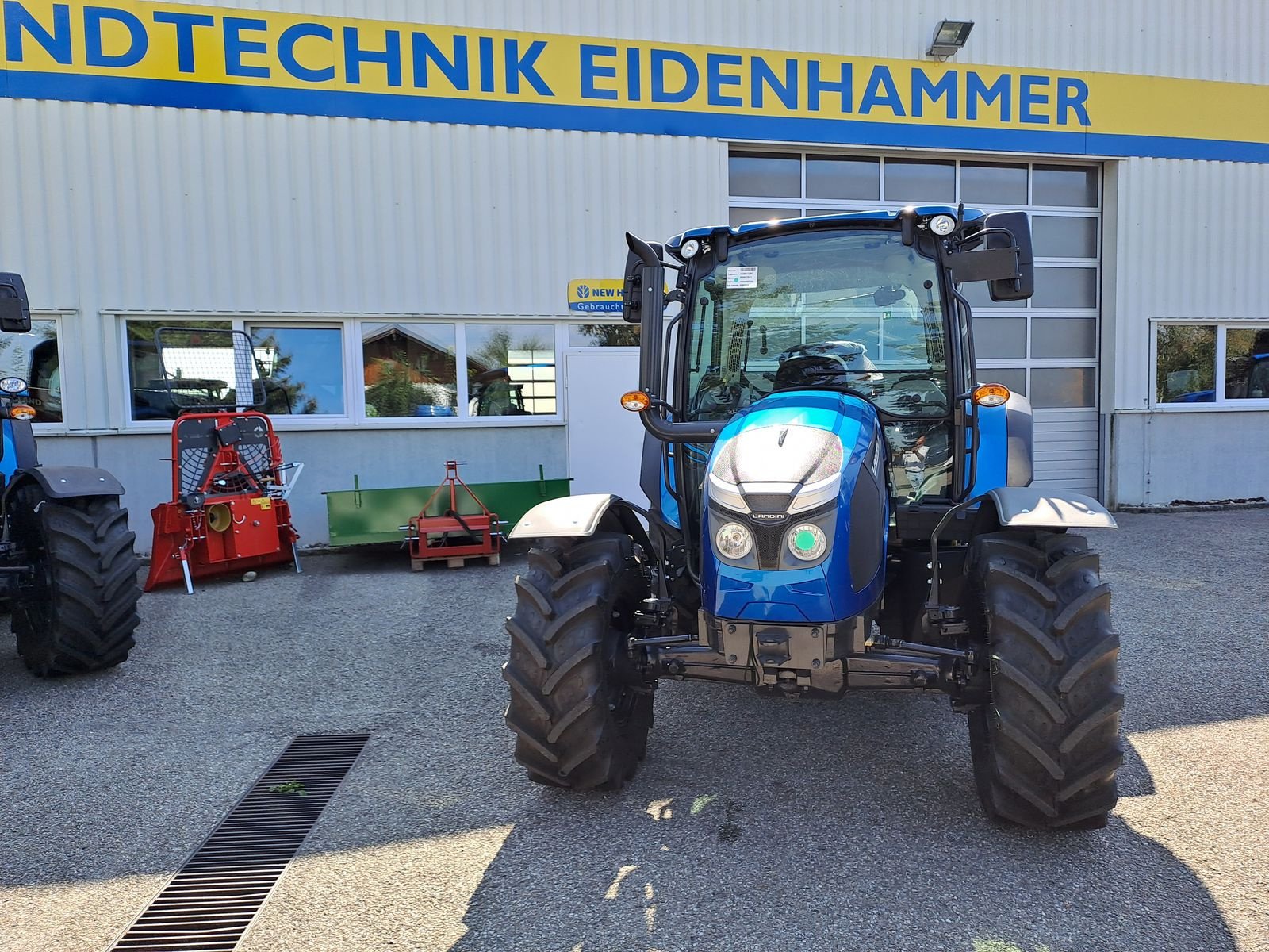 Traktor des Typs Landini 4-080, Neumaschine in Burgkirchen (Bild 2)