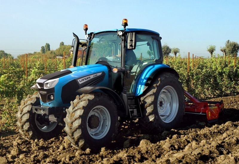 Traktor of the type Landini 5-085, Neumaschine in Burgkirchen (Picture 2)