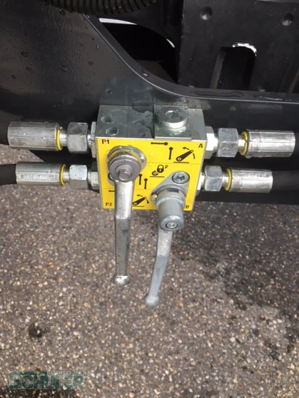 Traktor des Typs Landini 5-085, Neumaschine in St. Märgen (Bild 9)