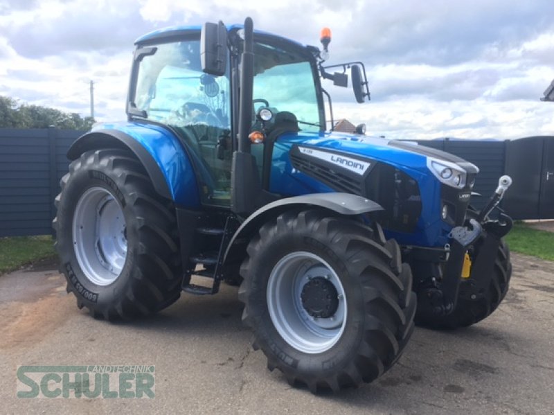 Traktor des Typs Landini 6-135, Neumaschine in St. Märgen (Bild 1)