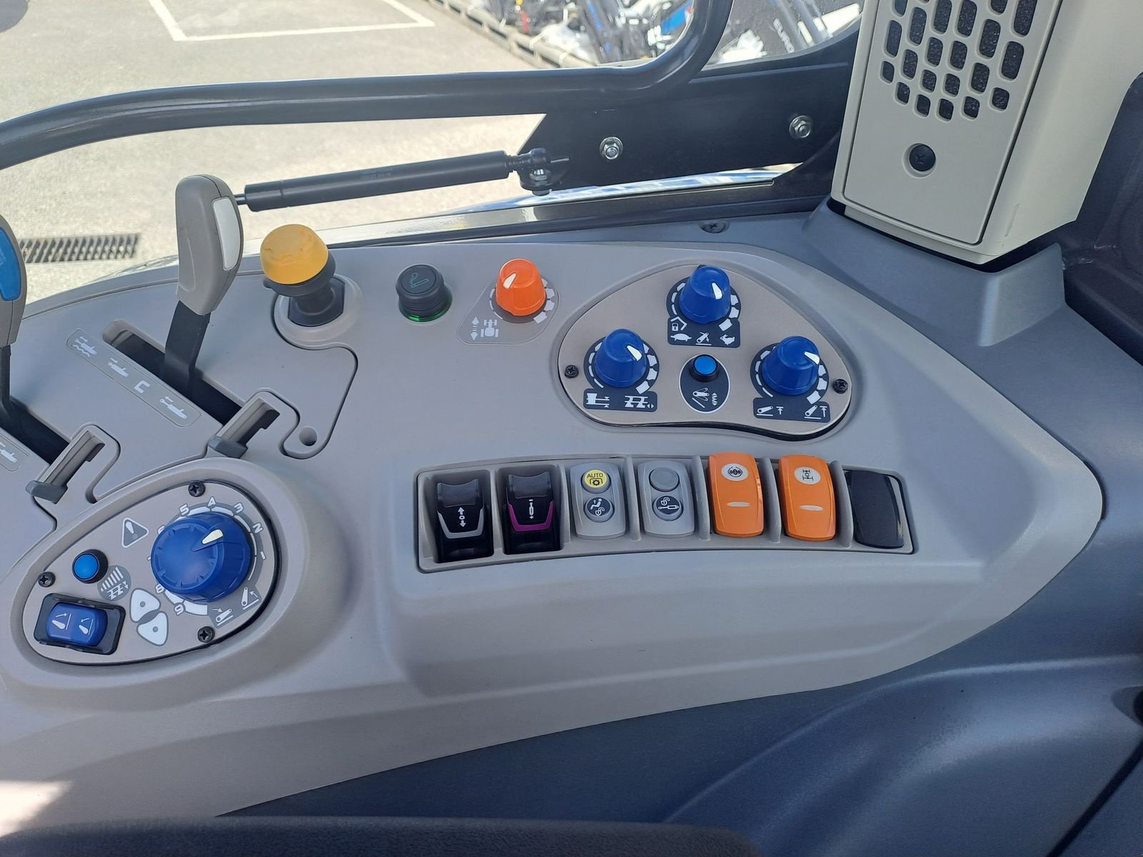 Traktor des Typs Landini 6-135H, Neumaschine in Burgkirchen (Bild 20)