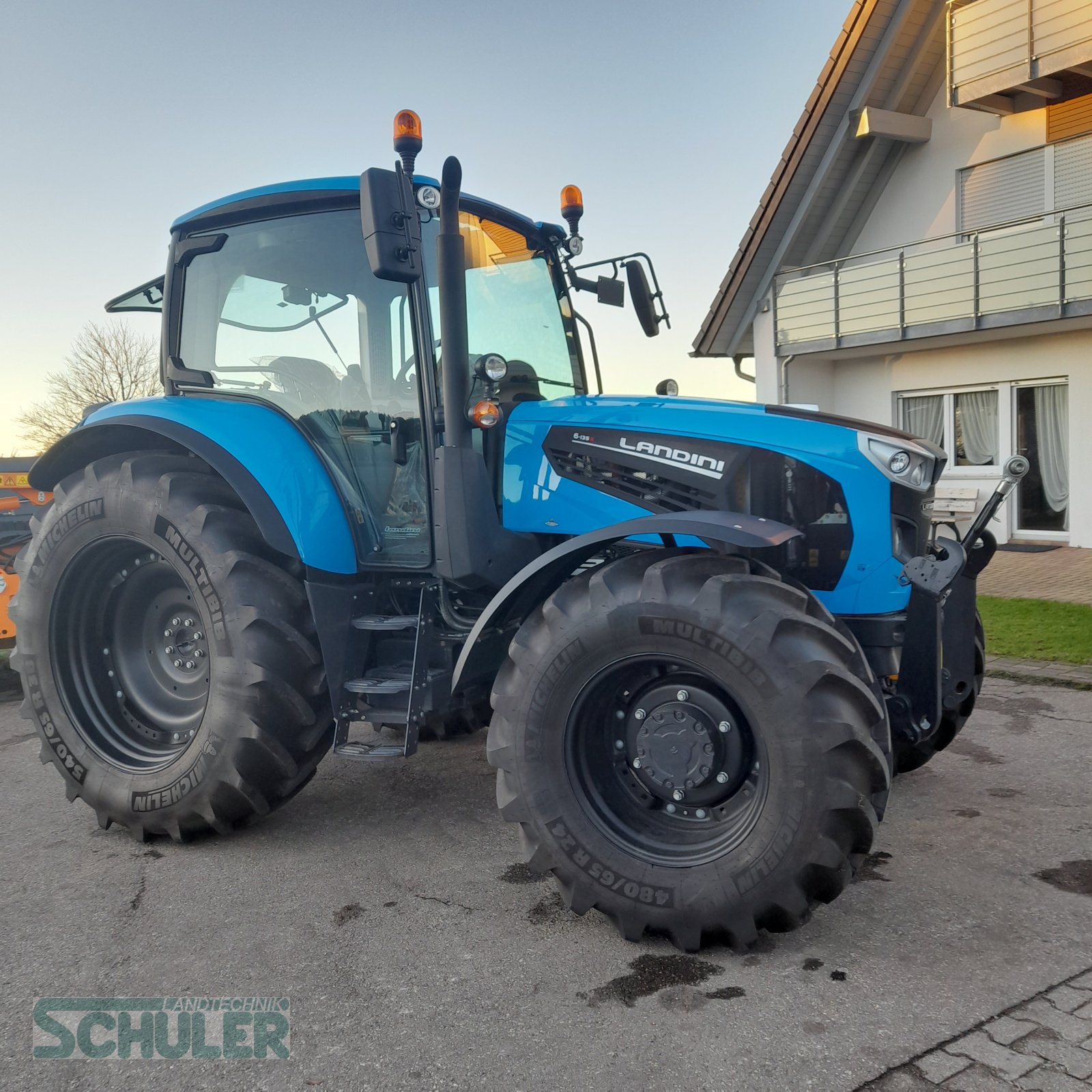 Traktor des Typs Landini 6-135H, Neumaschine in St. Märgen (Bild 1)