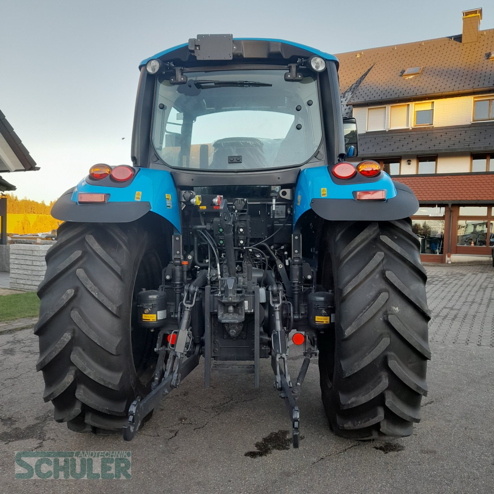 Traktor des Typs Landini 6-135H, Neumaschine in St. Märgen (Bild 4)