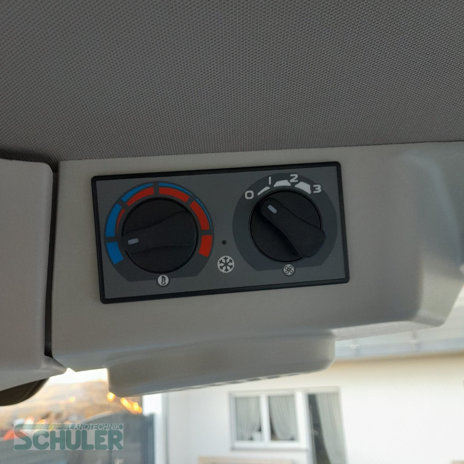 Traktor des Typs Landini 6-135H, Neumaschine in St. Märgen (Bild 11)