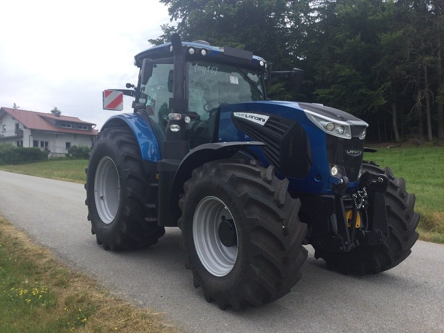 Traktor des Typs Landini 7-240 V-Shift, Neumaschine in Fürsteneck (Bild 8)