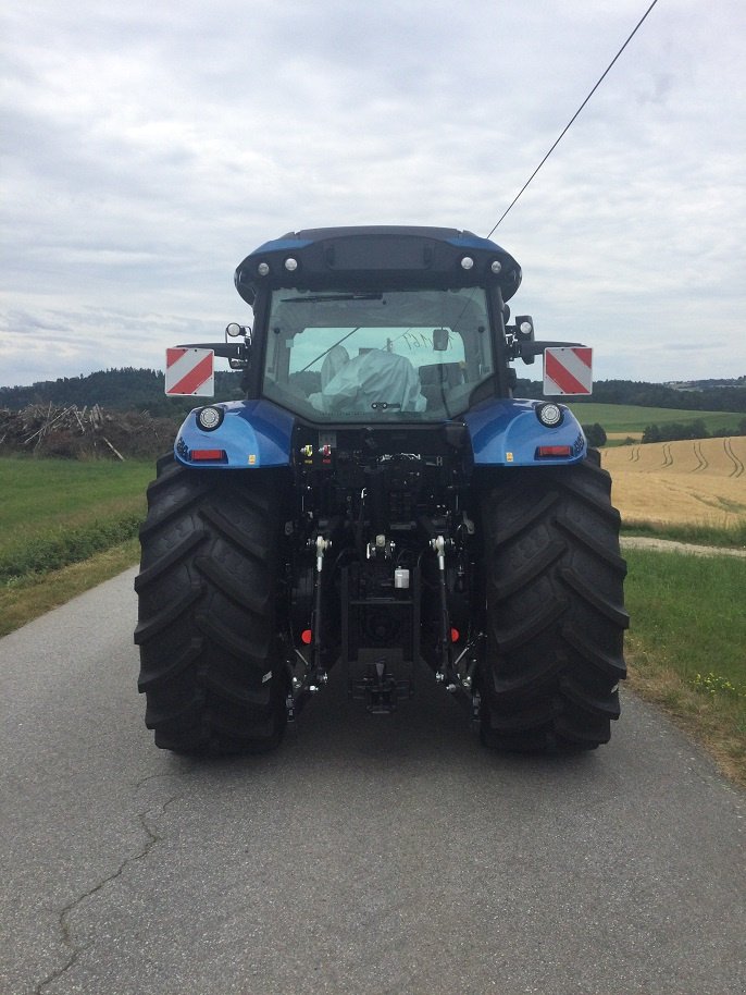 Traktor des Typs Landini 7-240 V-Shift, Neumaschine in Fürsteneck (Bild 11)