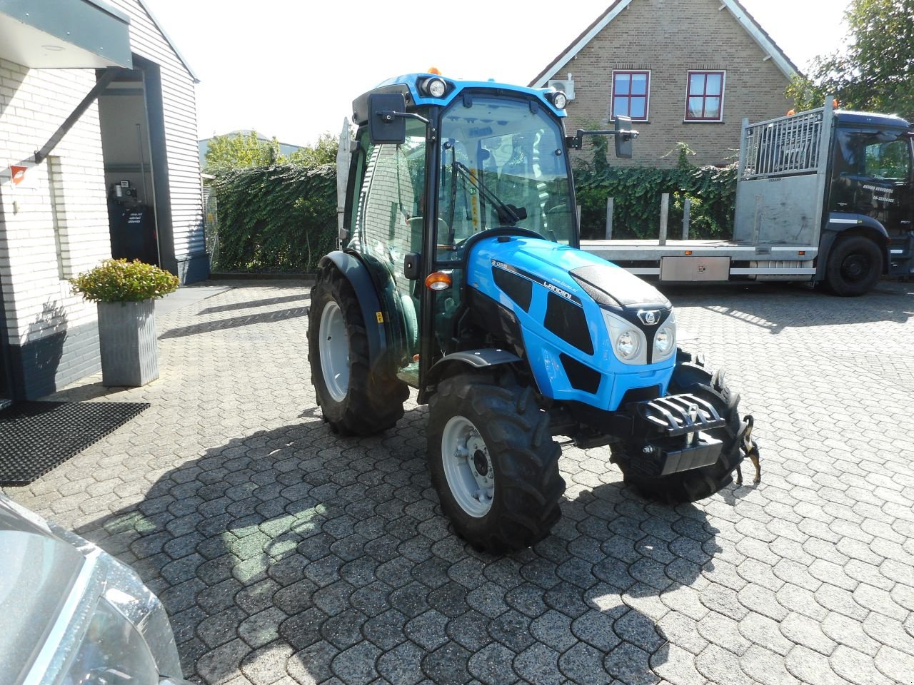 Traktor of the type Landini mistral 2-055, Neumaschine in Hedel (Picture 4)