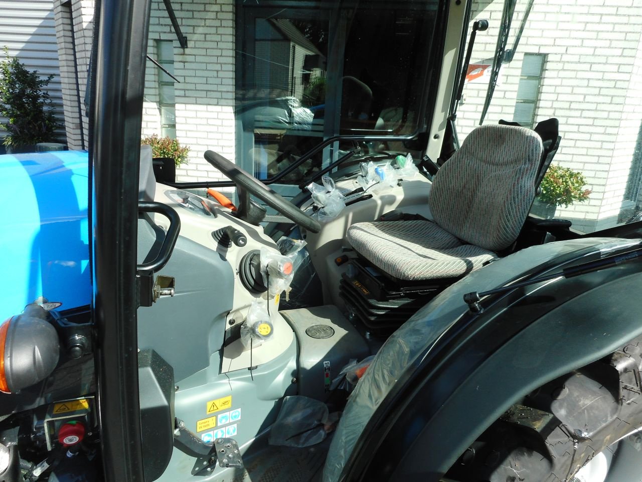 Traktor of the type Landini mistral 2-055, Neumaschine in Hedel (Picture 8)