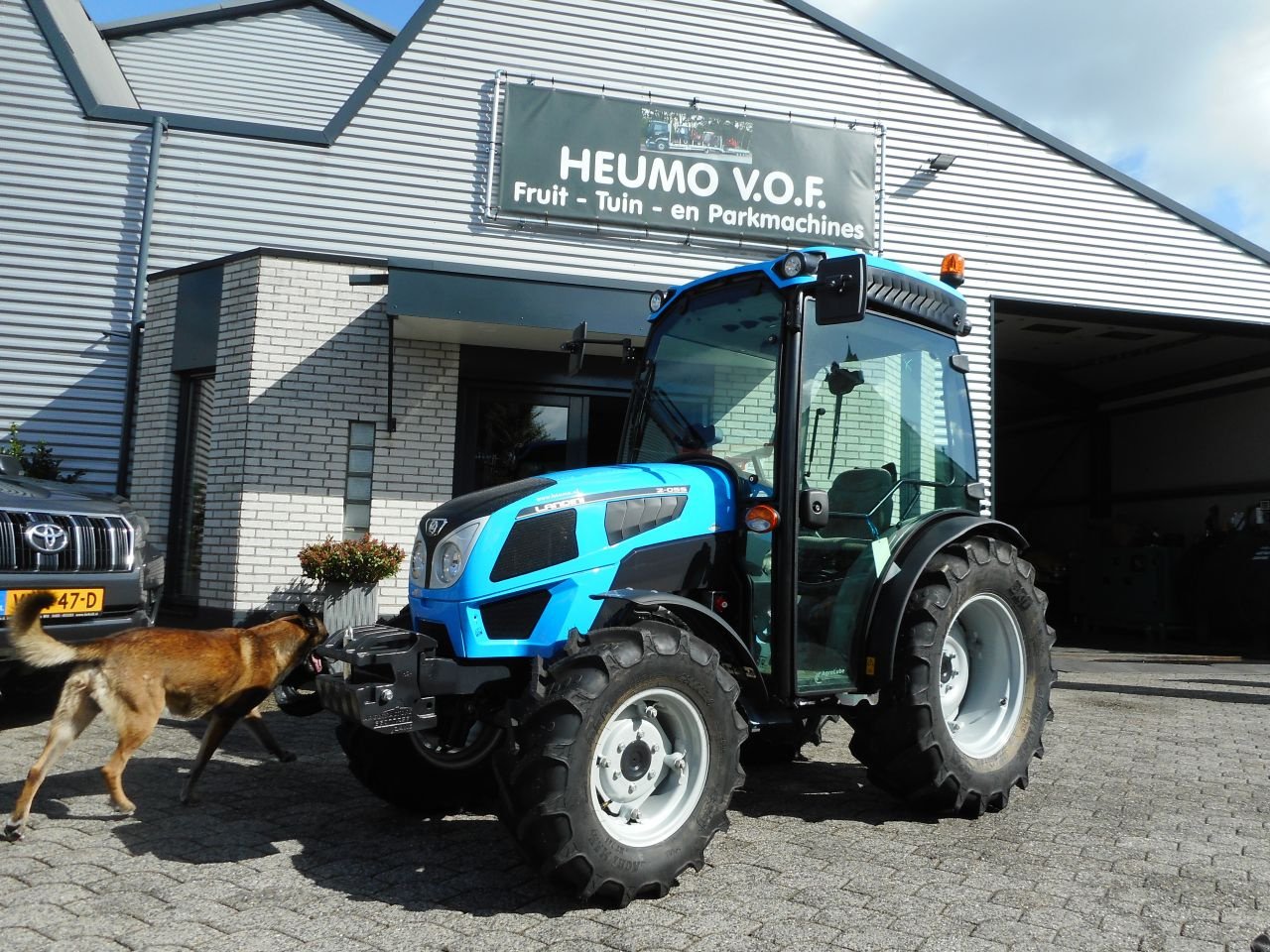 Traktor of the type Landini mistral 2-055, Neumaschine in Hedel (Picture 1)
