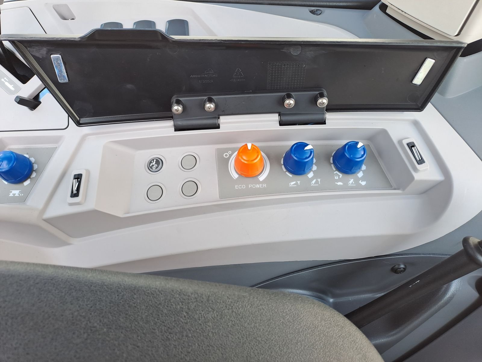 Traktor des Typs Landini Serie   5-085, Neumaschine in Burgkirchen (Bild 17)