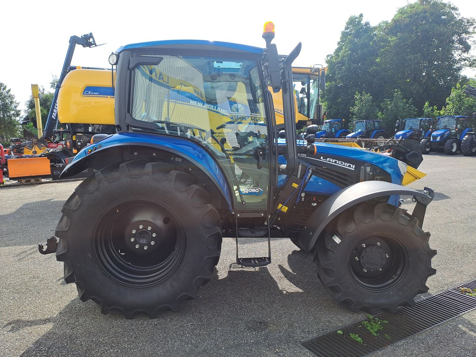 Traktor des Typs Landini Serie   5-085, Neumaschine in Burgkirchen (Bild 5)