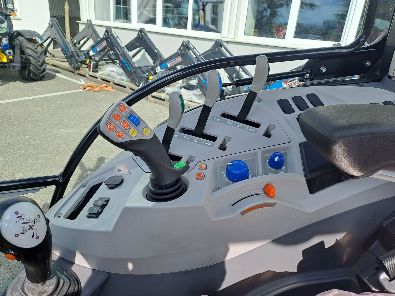 Traktor des Typs Landini Serie   5-085, Neumaschine in Burgkirchen (Bild 15)