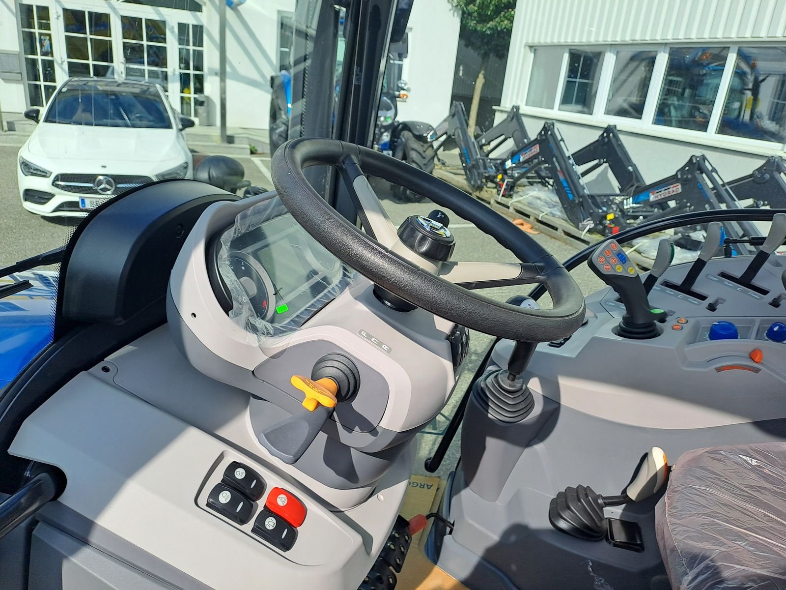 Traktor des Typs Landini Serie   5-085, Neumaschine in Burgkirchen (Bild 16)