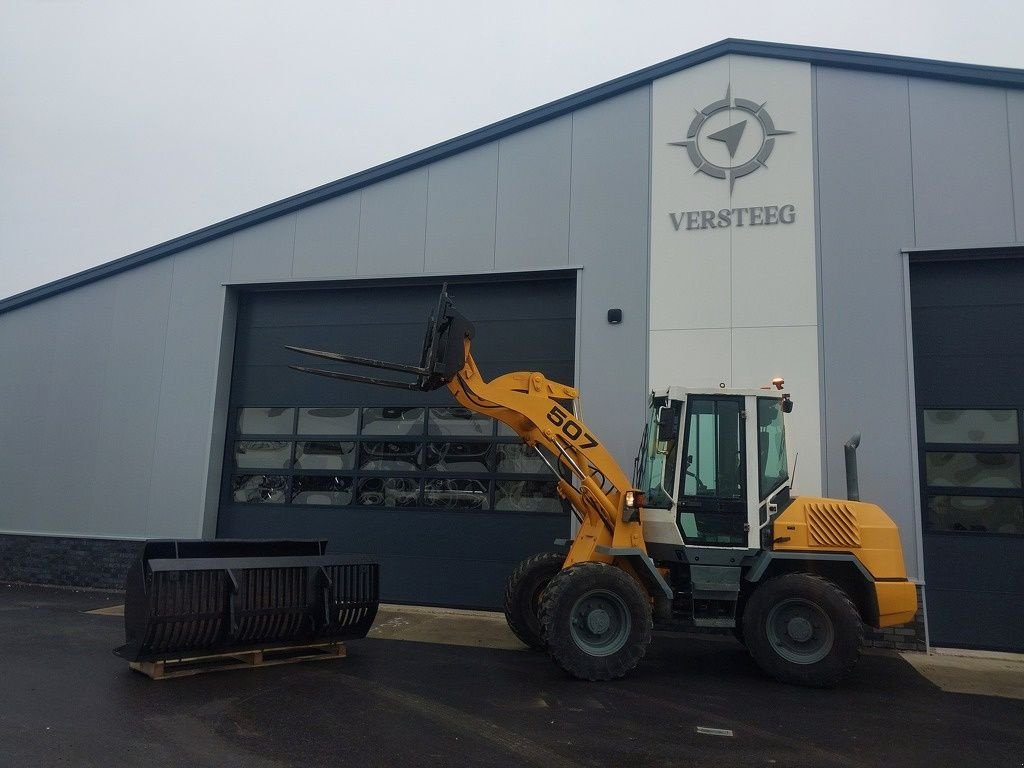 Traktor от тип Liebherr L507, Gebrauchtmaschine в Swifterbant (Снимка 3)
