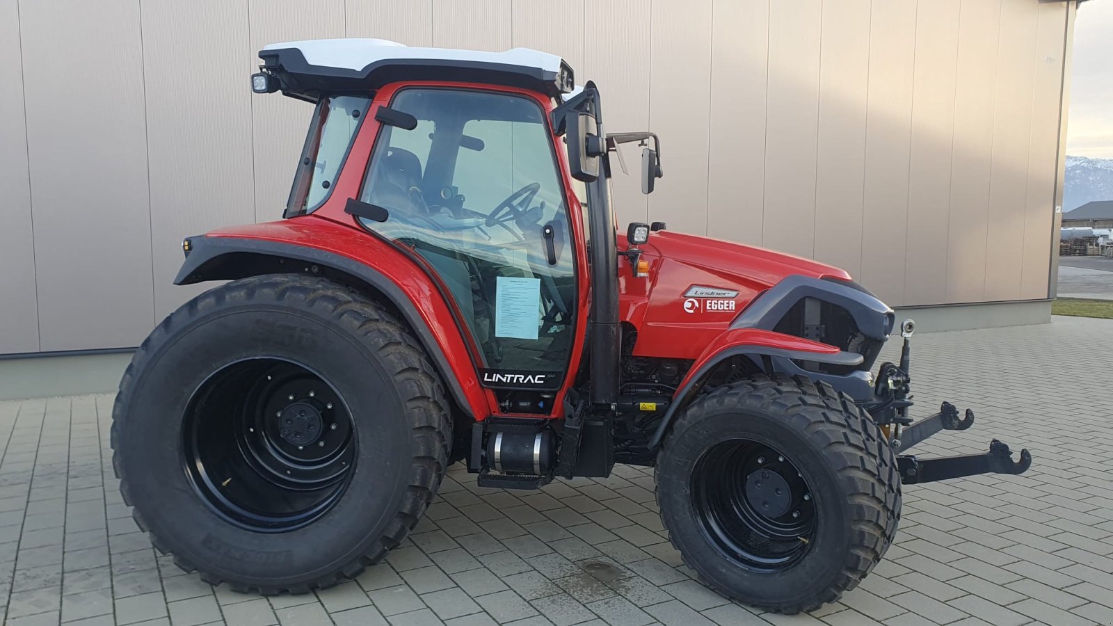 Traktor типа Lindner Lintrac 100, Gebrauchtmaschine в Roßhaupten (Фотография 2)