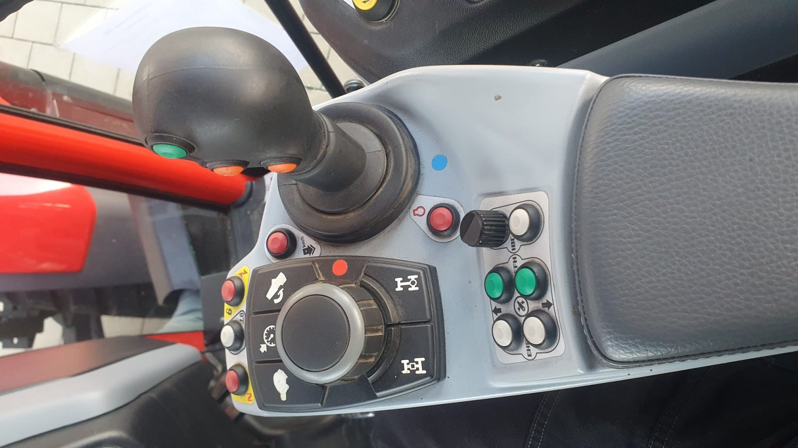 Traktor типа Lindner Lintrac 100, Gebrauchtmaschine в Roßhaupten (Фотография 9)