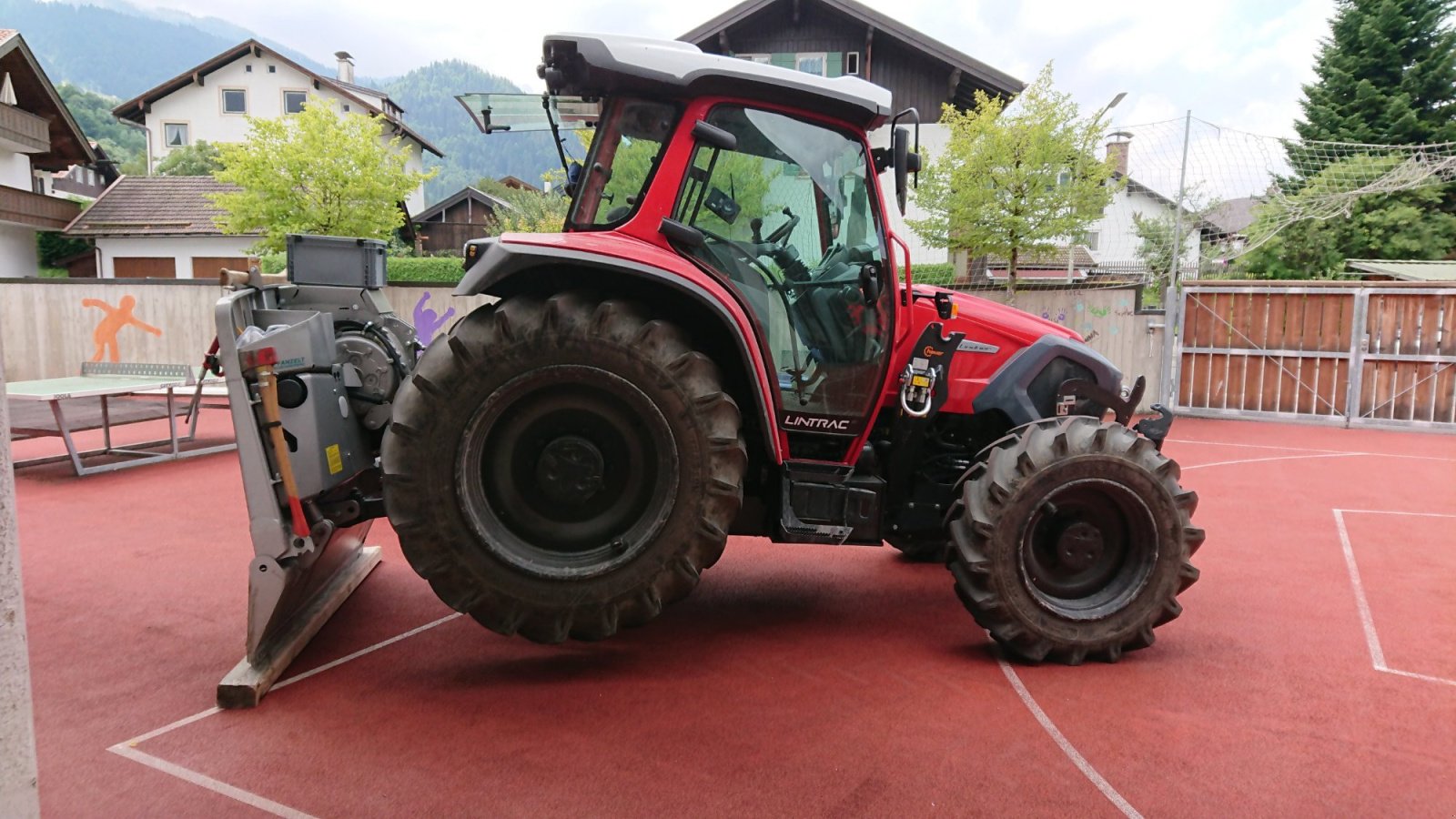 Traktor des Typs Lindner Lintrac 110, Gebrauchtmaschine in Garmisch (Bild 3)