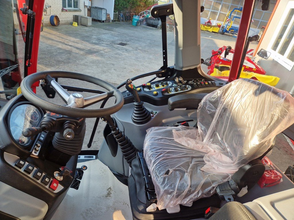 Traktor van het type Lindner Lintrac 115 LS, Ausstellungsmaschine in Etziken (Foto 3)