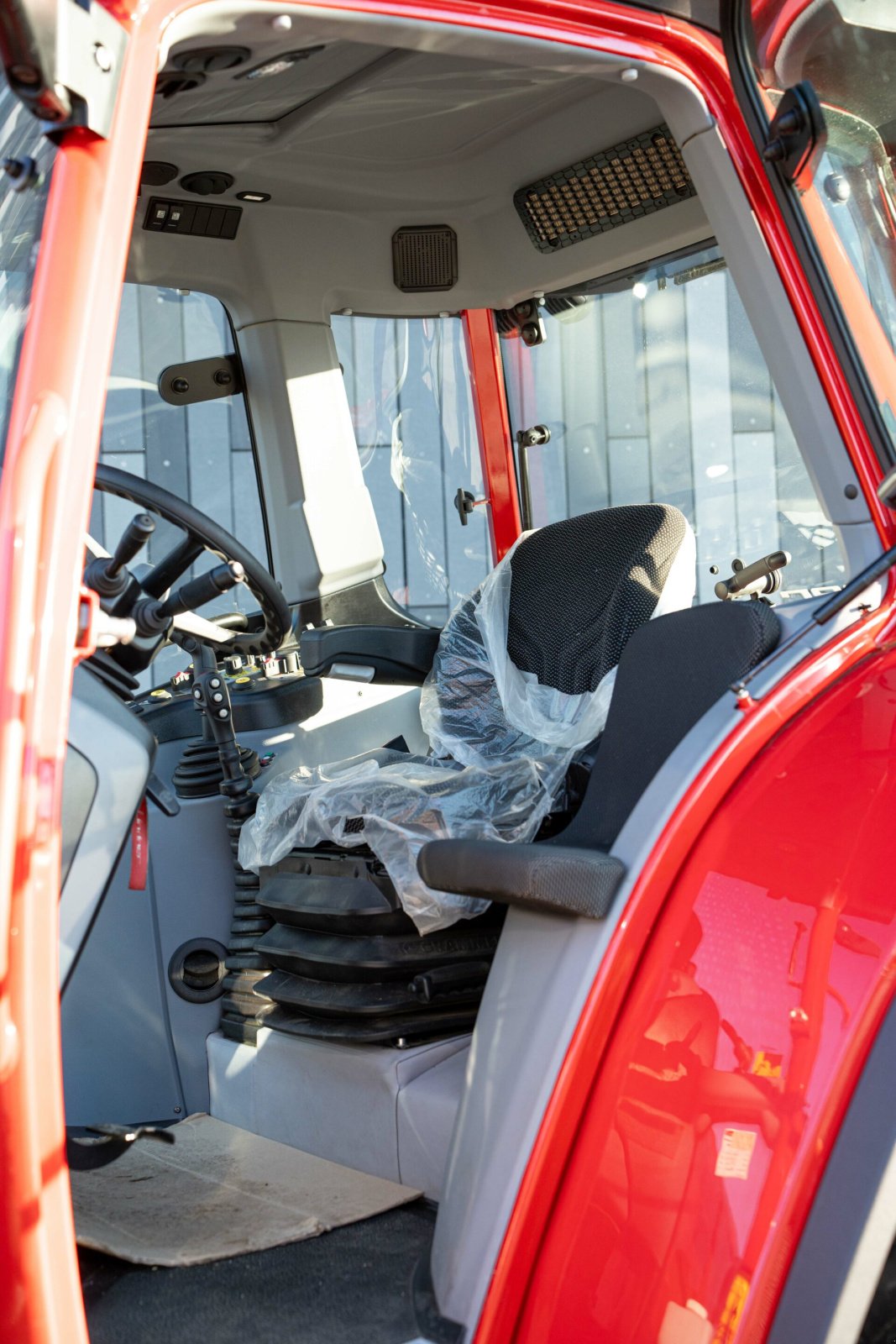 Traktor des Typs Lindner Lintrac 115 LS, Neumaschine in Kundl (Bild 11)