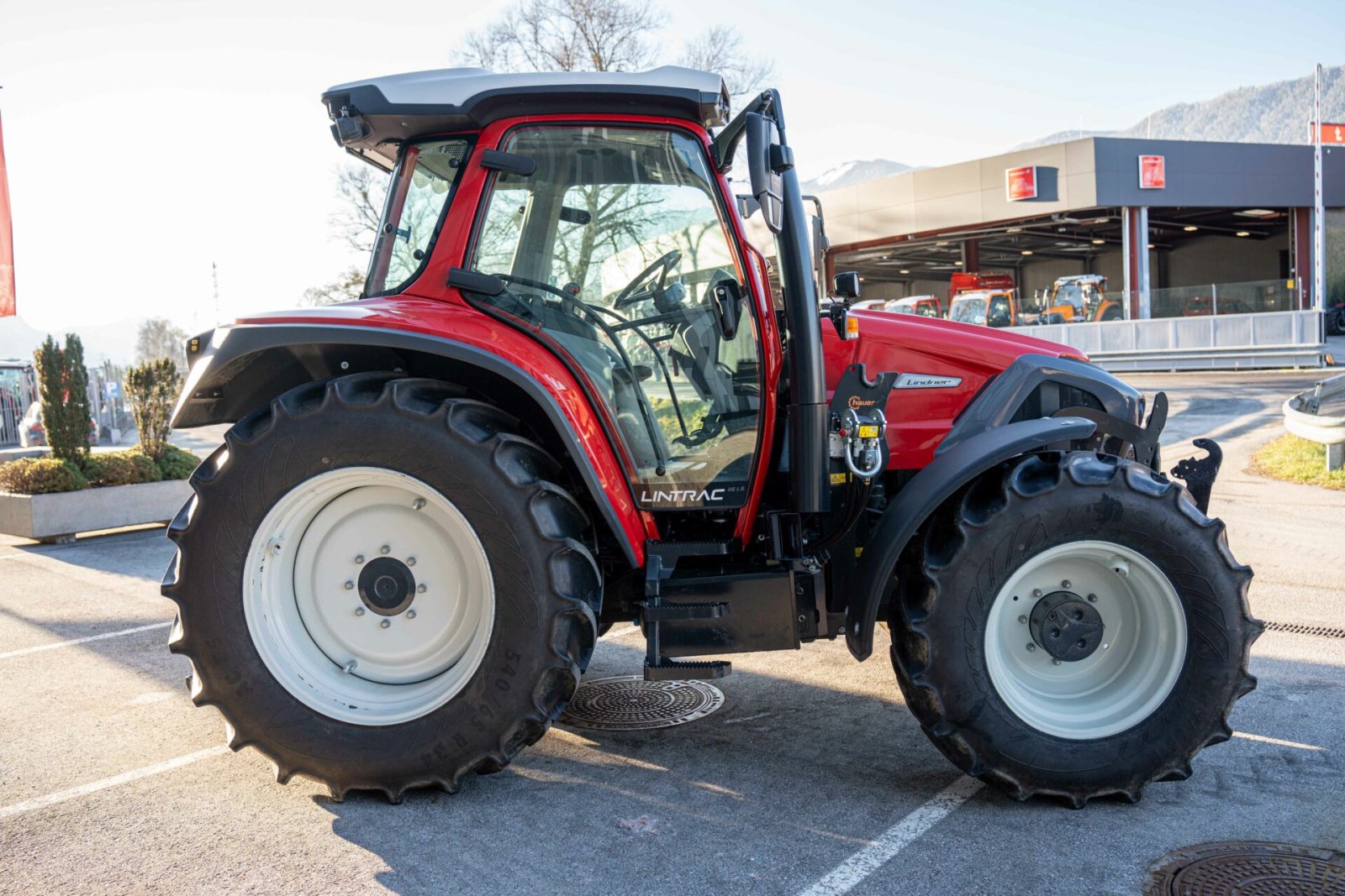 Traktor des Typs Lindner Lintrac 115 LS, Neumaschine in Kundl (Bild 9)
