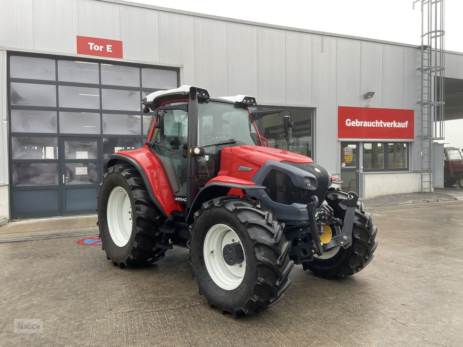 Traktor типа Lindner Lintrac 130 (Stufe 5), Gebrauchtmaschine в Burgkirchen (Фотография 3)