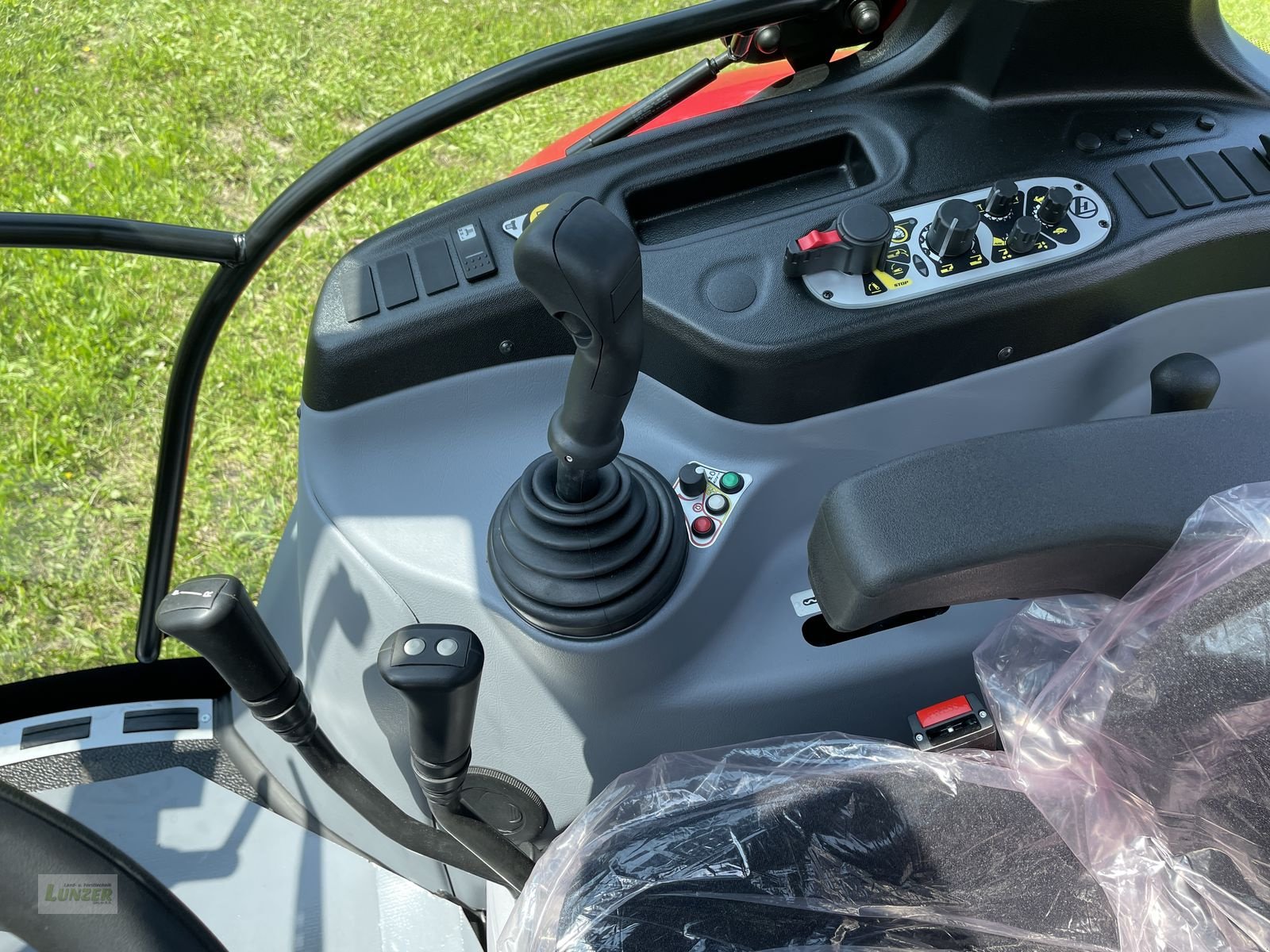 Traktor des Typs Lindner Lintrac 75 LS, Neumaschine in Kaumberg (Bild 11)