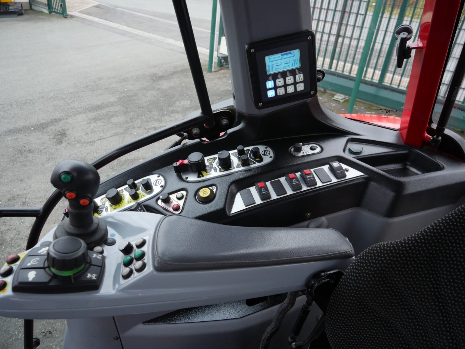 Traktor del tipo Lindner Lintrac 90, Gebrauchtmaschine In Alach (Immagine 12)