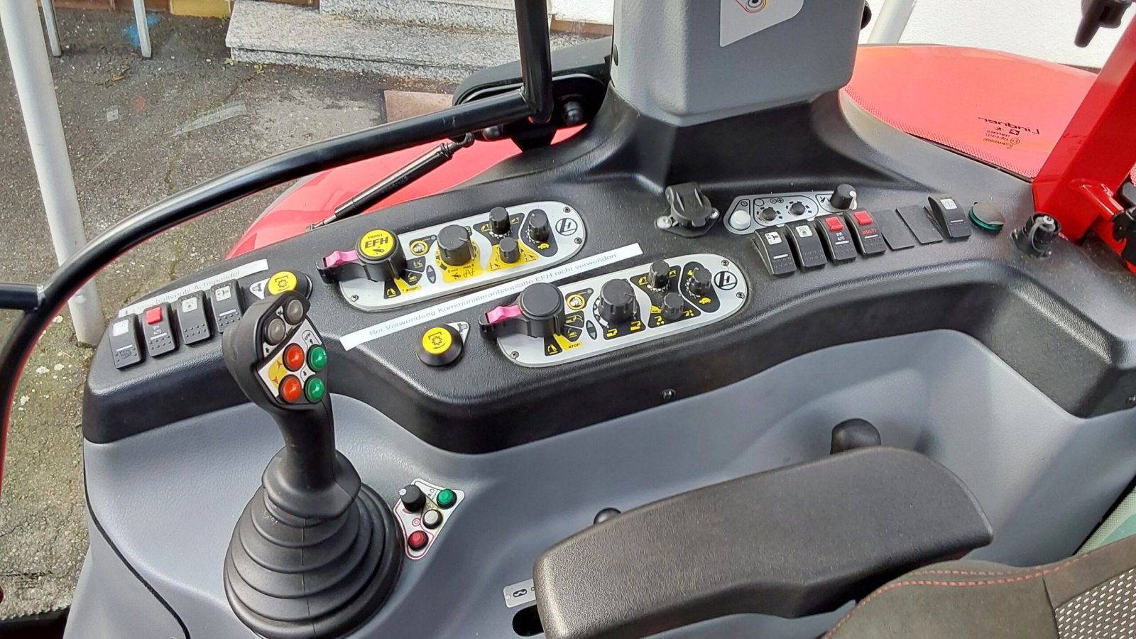 Traktor des Typs Lindner Lintrac 95 LS, Neumaschine in Alach (Bild 15)