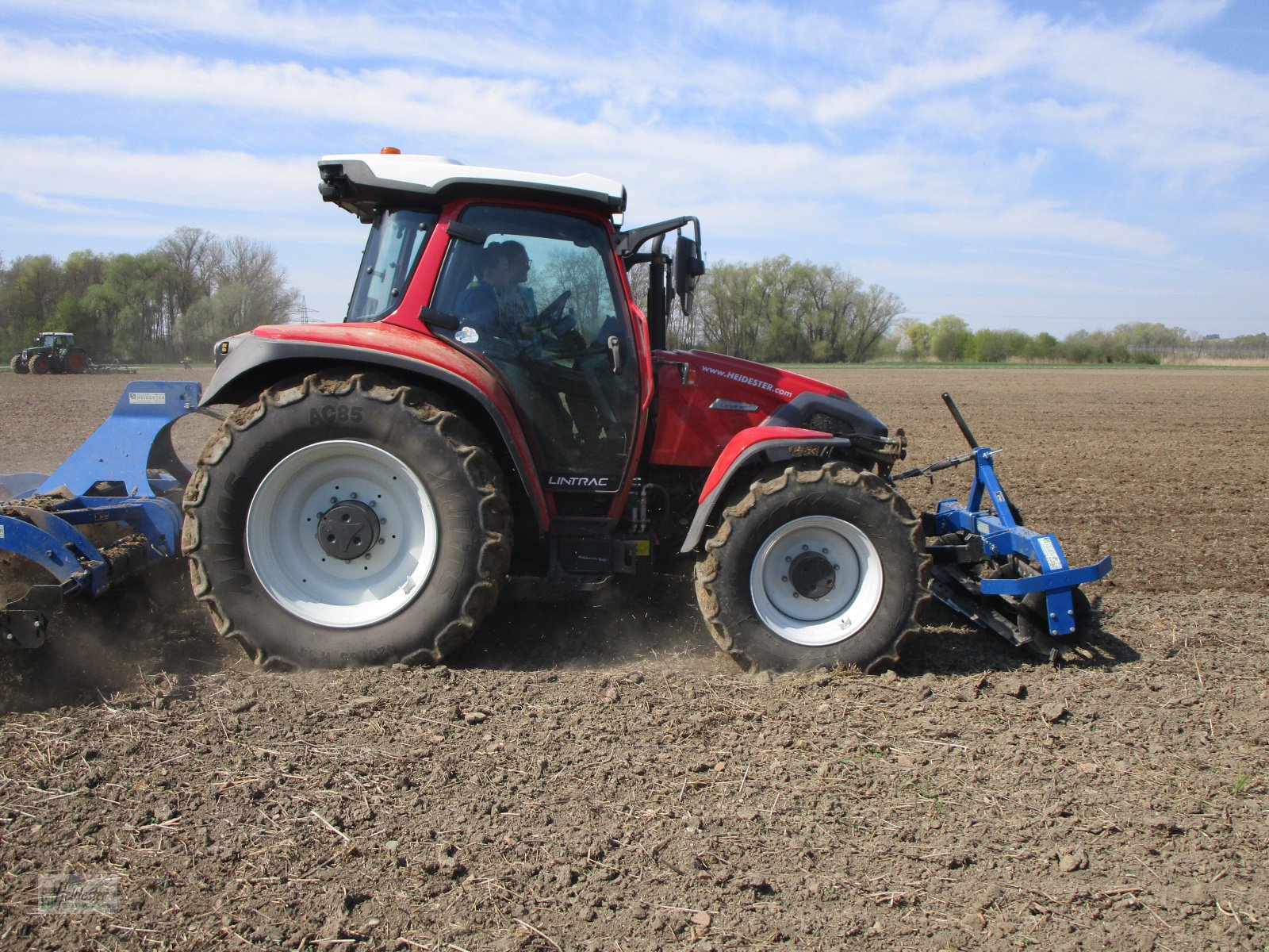 Traktor от тип Lindner Lintrac stufenlos, Neumaschine в Wildenberg (Снимка 13)