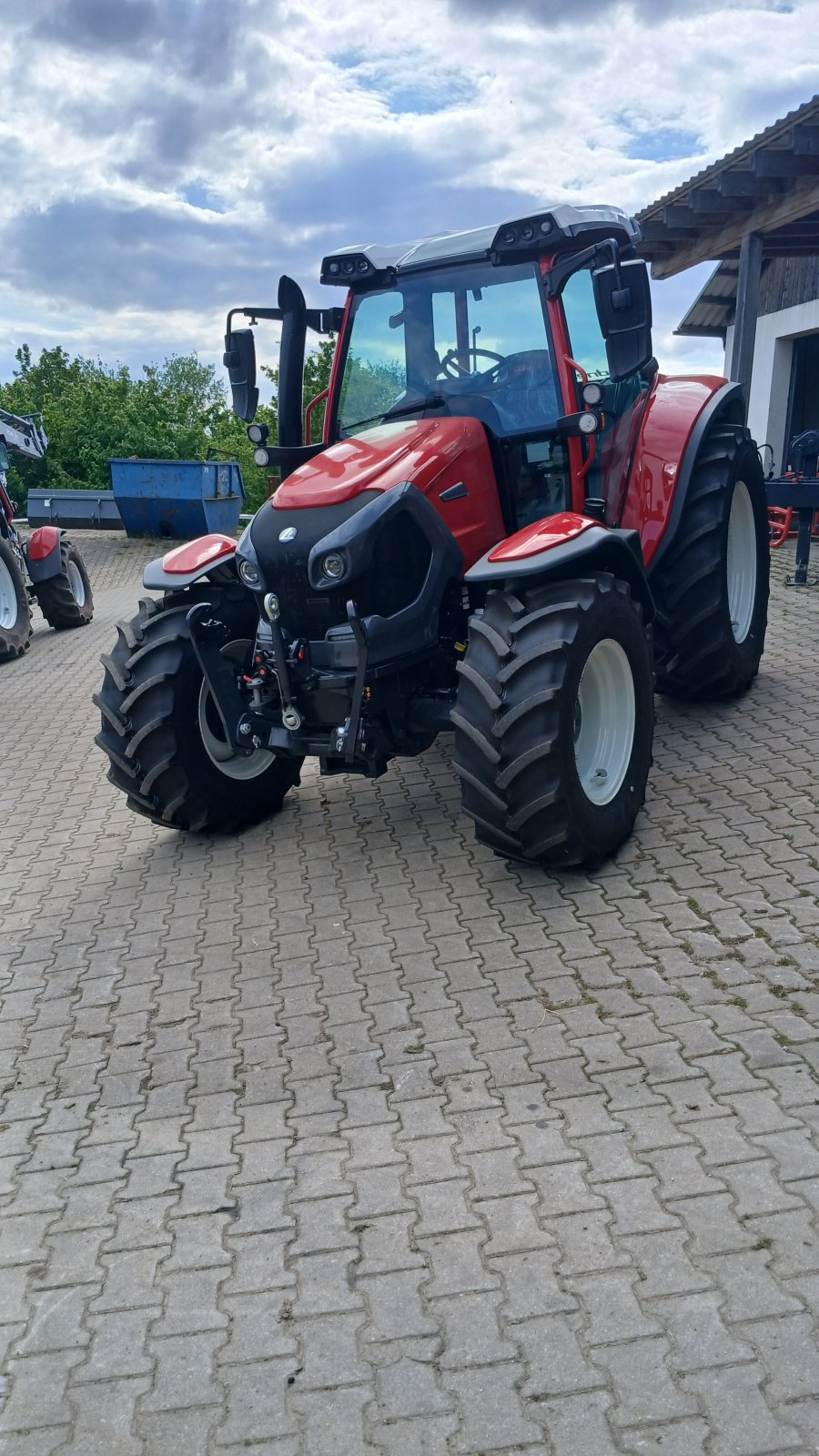 Traktor of the type Lindner Traktor, Lindner. Lintrac, 130, Schlepper, Neumaschine in Bad Kötzting (Picture 1)