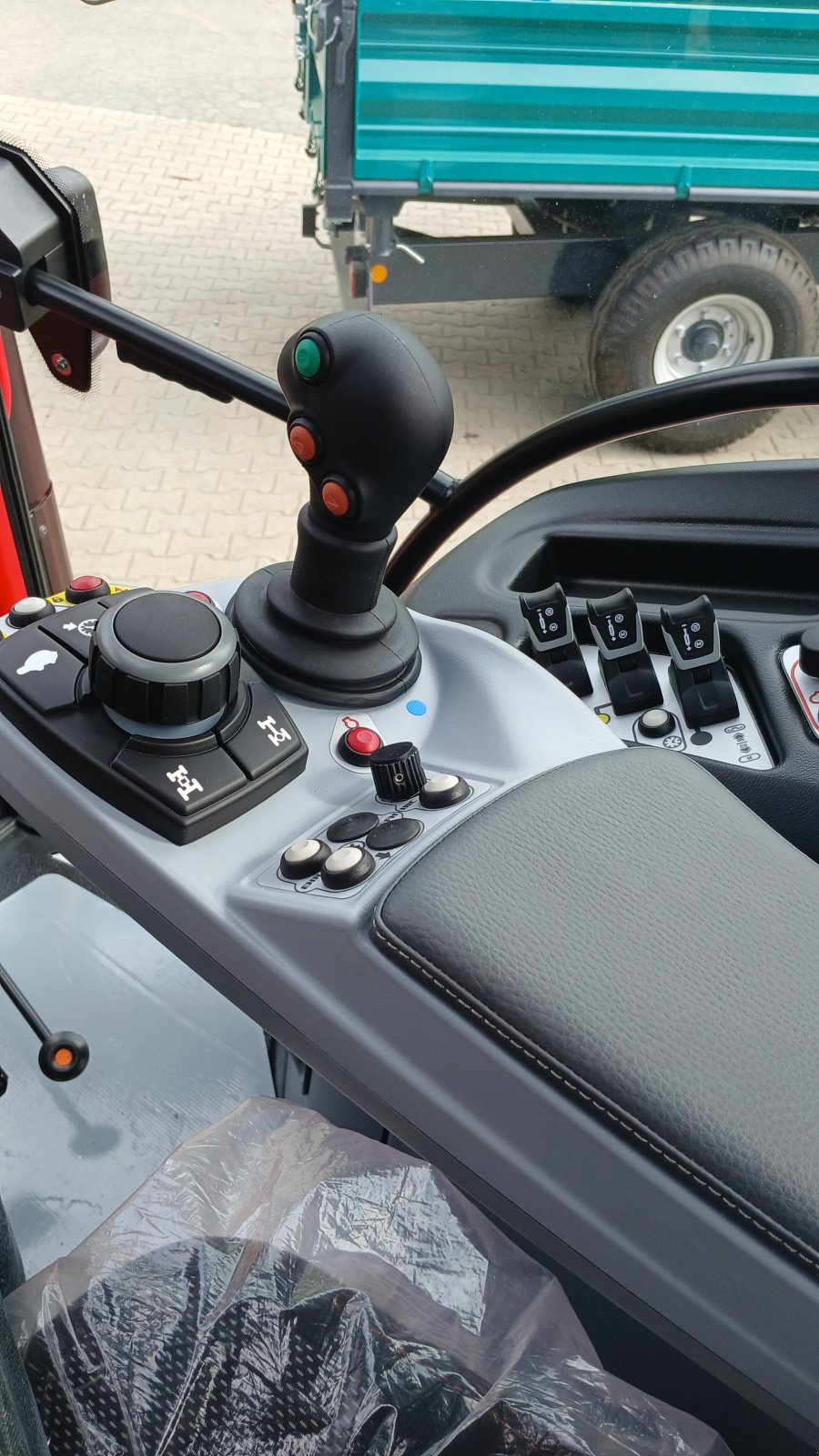 Traktor of the type Lindner Traktor, Lindner. Lintrac, 130, Schlepper, Neumaschine in Bad Kötzting (Picture 16)