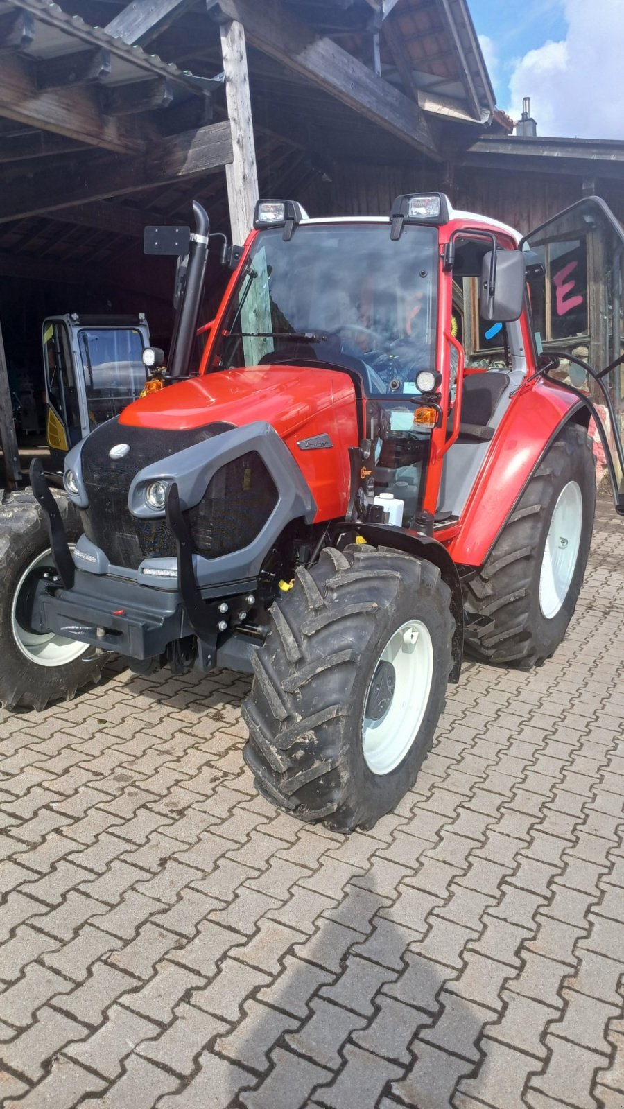 Traktor of the type Lindner Traktor, Lindner, Lintrac 65LS, 75LS, 65, 75, Neumaschine in Bad Kötzting (Picture 13)