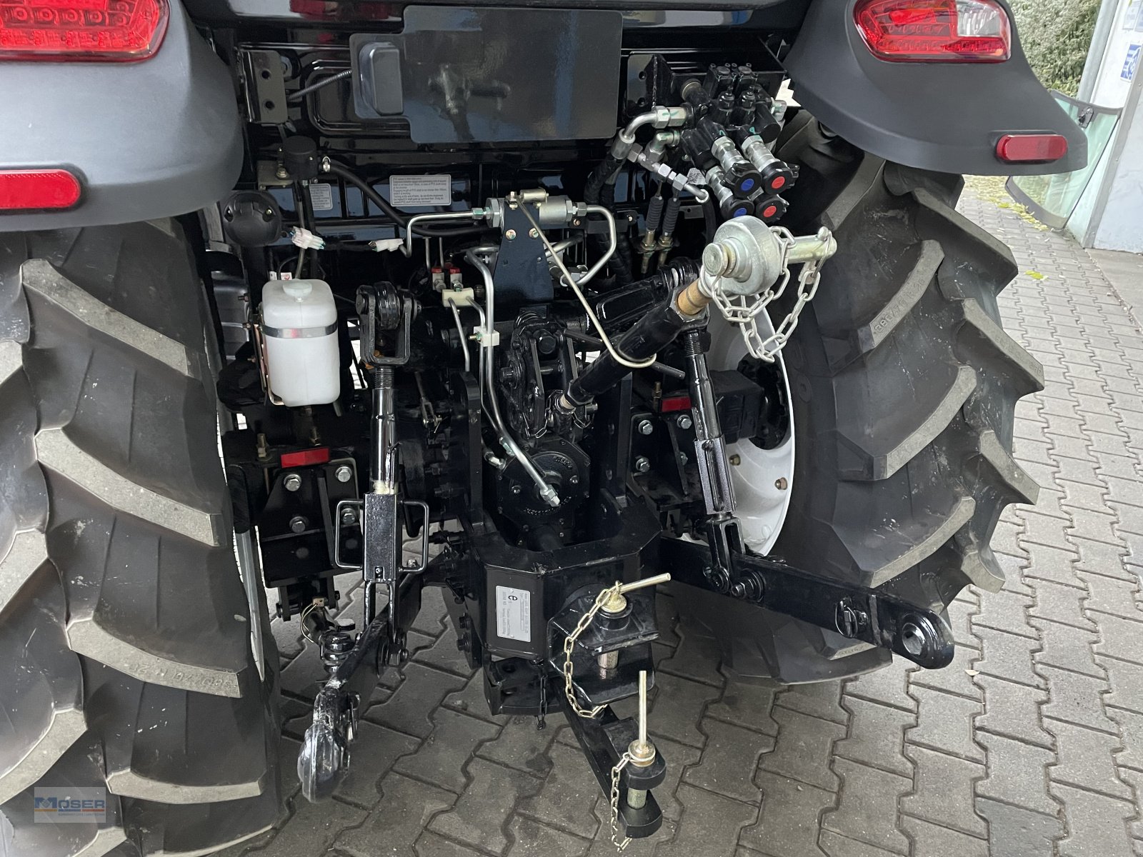 Traktor tipa LOVOL M 504 mit Frontlader, Neumaschine u Massing (Slika 7)