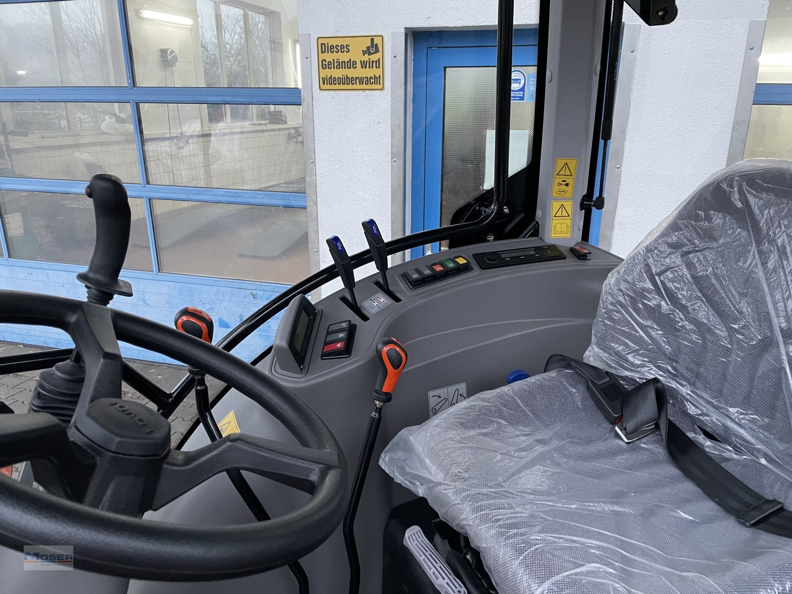 Traktor tipa LOVOL M 504 mit Frontlader, Neumaschine u Massing (Slika 8)