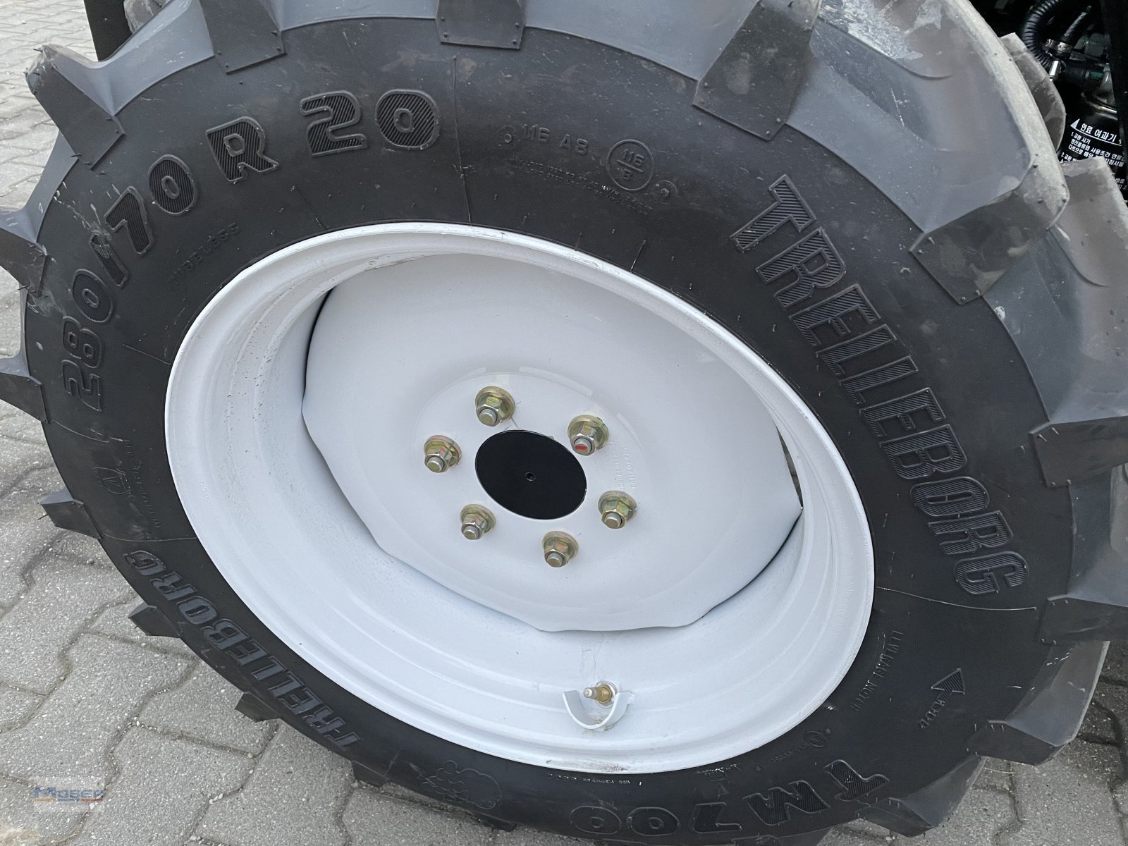 Traktor tipa LOVOL M 504 mit Frontlader, Neumaschine u Massing (Slika 11)