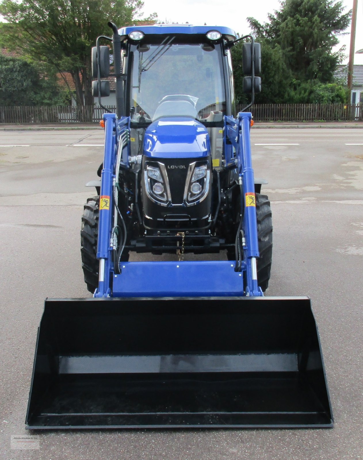 Traktor des Typs LOVOL M 504, Neumaschine in Tapfheim (Bild 3)