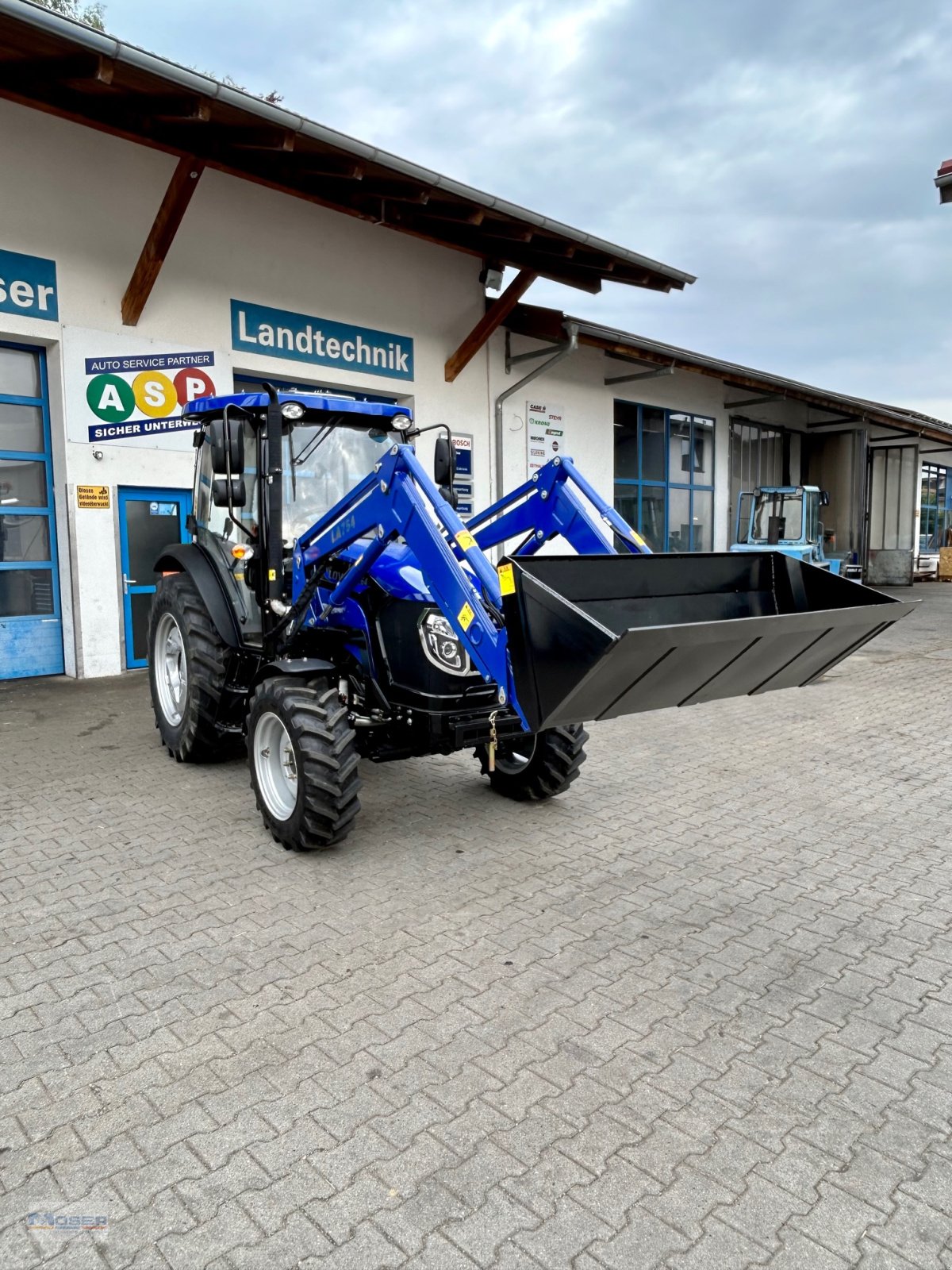 Traktor tipa LOVOL M 754 mit Frontlader, Neumaschine u Massing (Slika 2)