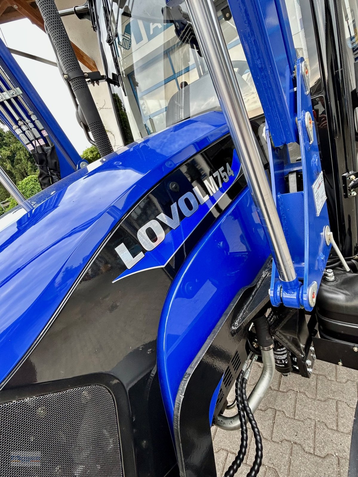 Traktor tipa LOVOL M 754 mit Frontlader, Neumaschine u Massing (Slika 9)