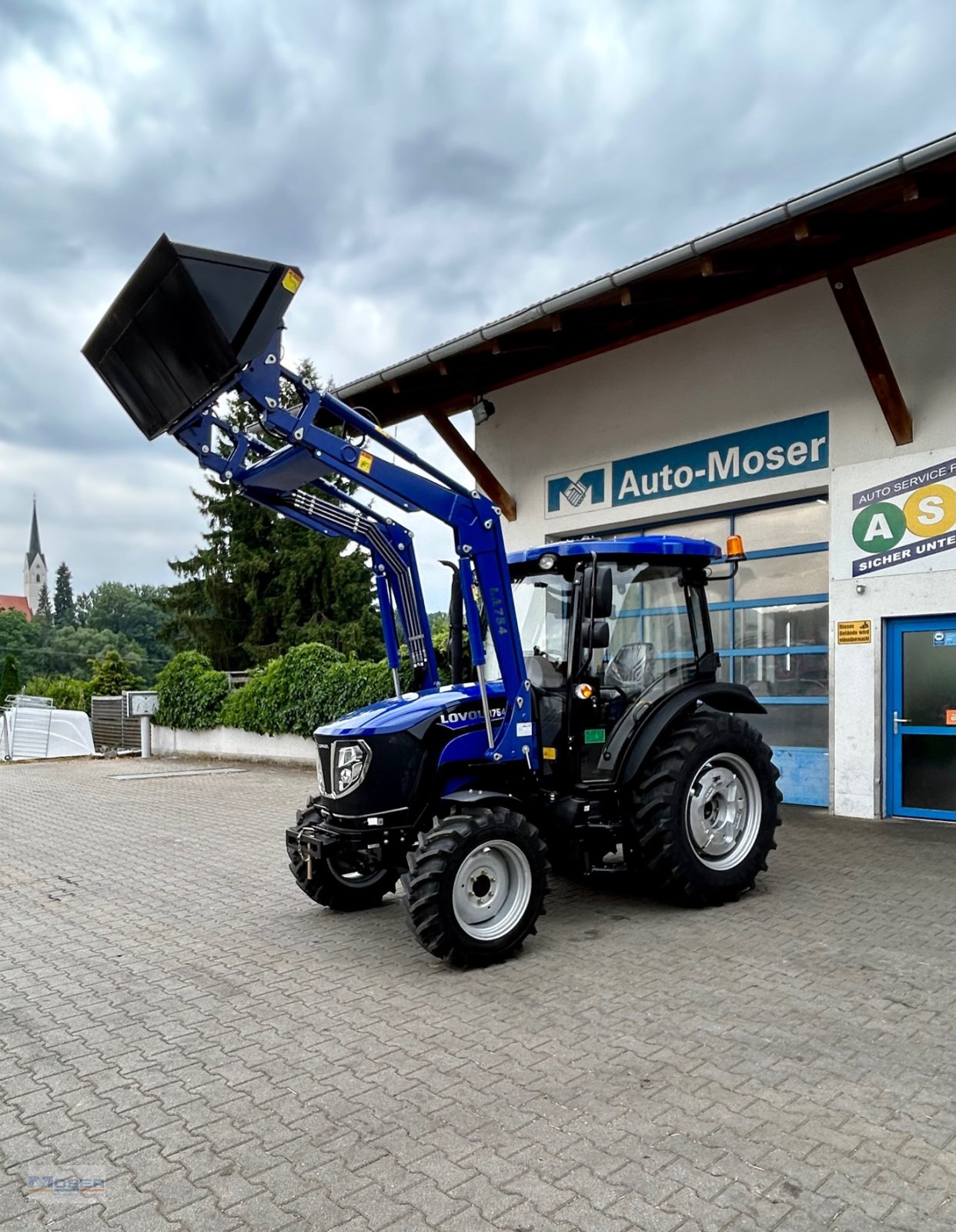 Traktor tipa LOVOL M 754 mit Frontlader, Neumaschine u Massing (Slika 10)