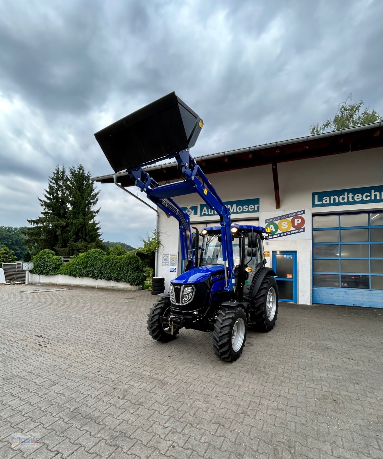 Traktor tipa LOVOL M 754 mit Frontlader, Neumaschine u Massing (Slika 12)