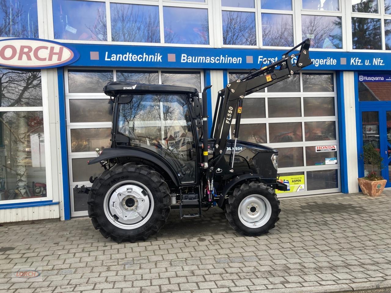Traktor des Typs LOVOL M504 Black Edition, Neumaschine in Trochtelfingen (Bild 2)