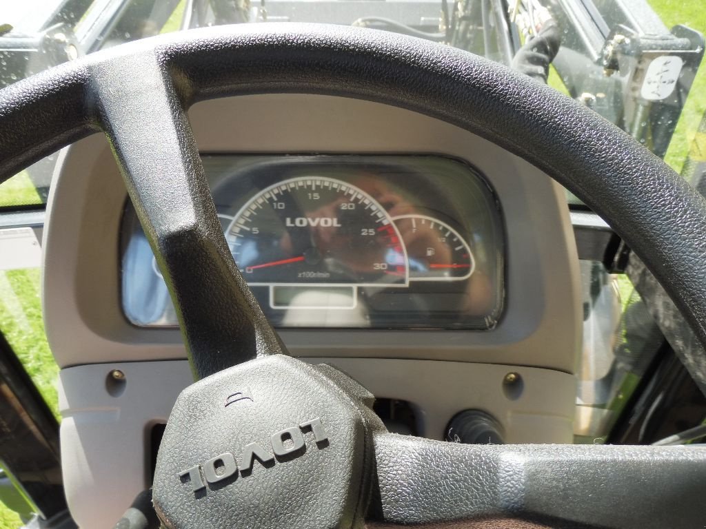 Traktor типа LOVOL M504 CABINE CLIMATISEE ET CHARGEUR FRONTAL, Gebrauchtmaschine в RETHEL (Фотография 5)