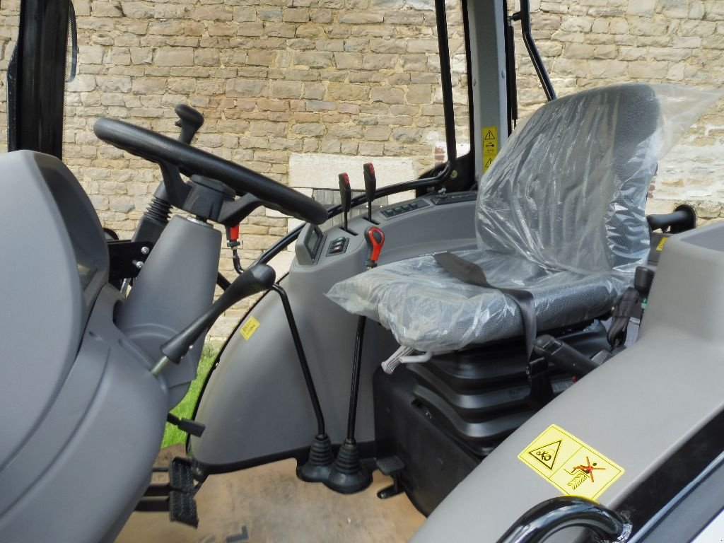 Traktor типа LOVOL M504 CABINE CLIMATISEE ET CHARGEUR FRONTAL, Gebrauchtmaschine в RETHEL (Фотография 3)