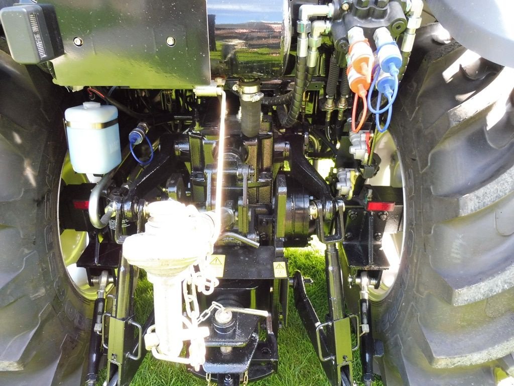 Traktor типа LOVOL M504 CABINE CLIMATISEE, Gebrauchtmaschine в RETHEL (Фотография 11)