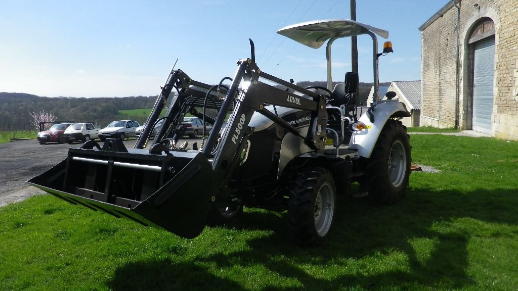 Traktor типа LOVOL M504 CHARGEUR FRONTAL, Gebrauchtmaschine в RETHEL (Фотография 8)