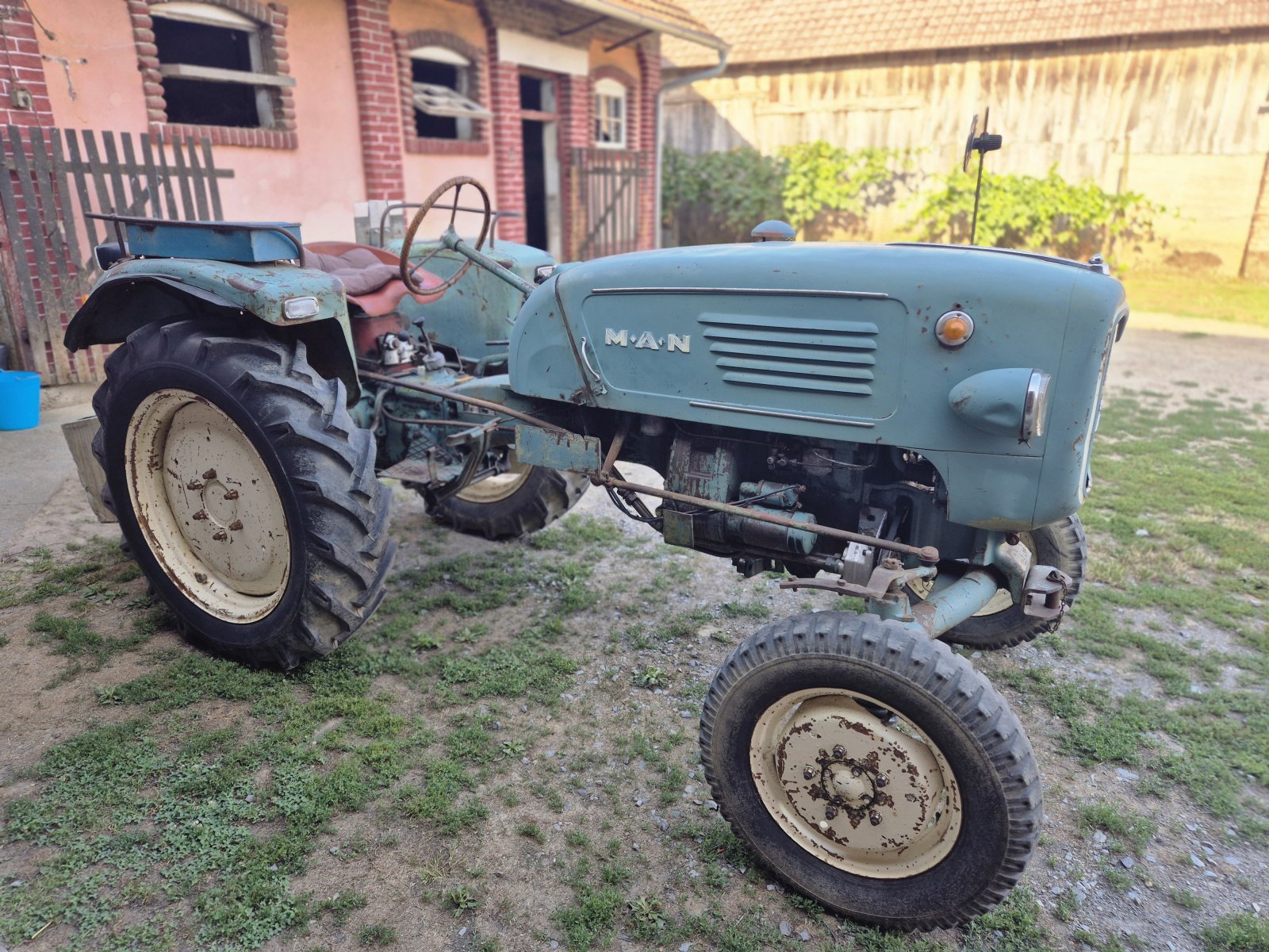 Traktor of the type MAN 2L2, Gebrauchtmaschine in VELIKA PISANICA (Picture 1)