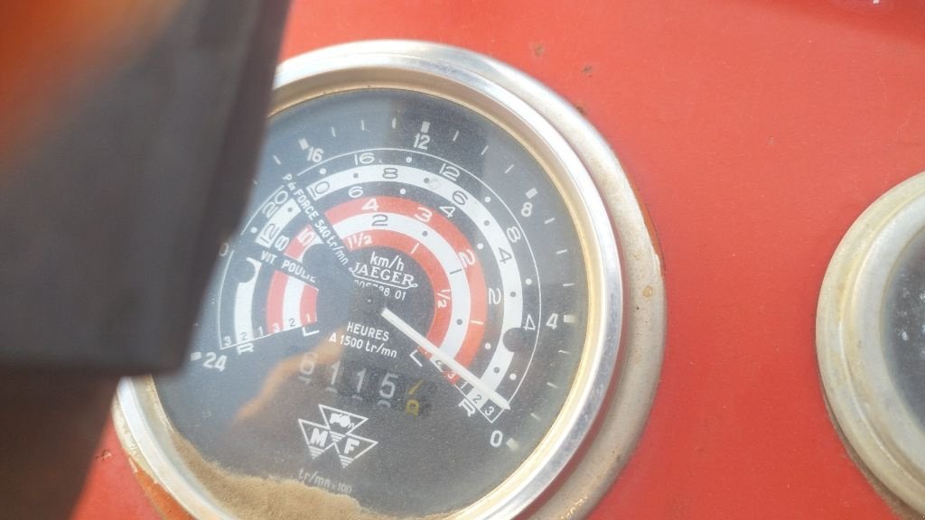 Traktor Türe ait Massey Ferguson 145, Gebrauchtmaschine içinde ENNEZAT (resim 3)