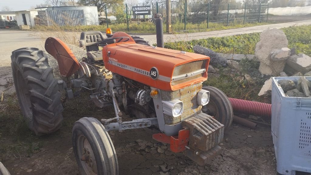 Traktor Türe ait Massey Ferguson 145, Gebrauchtmaschine içinde ENNEZAT (resim 1)